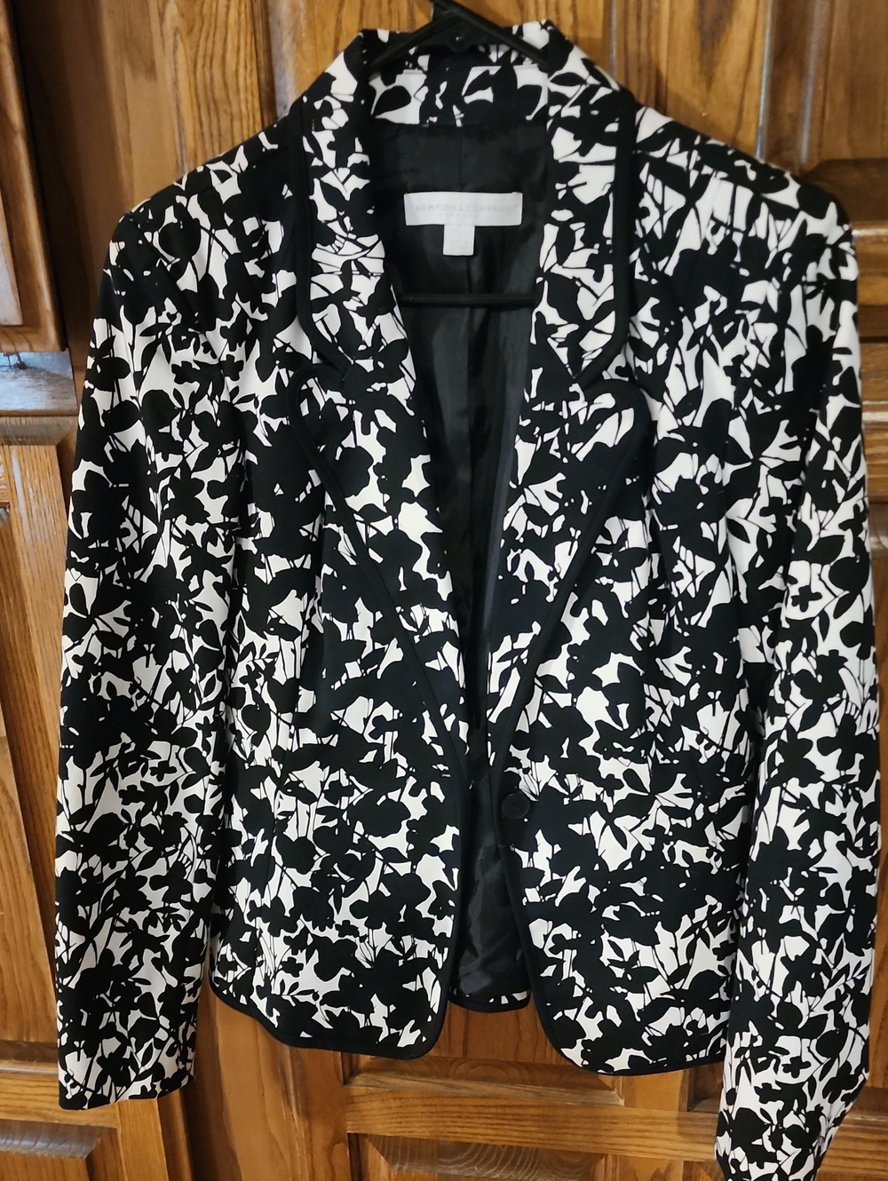 New York & Company Black and White Floral-Print Blazer
